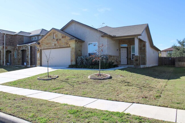 Building Photo - 4-BEDROOM IN SAENGERHALLE, COMAL ISD