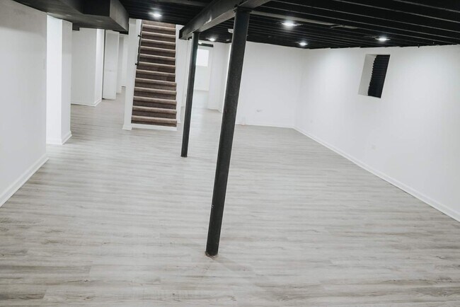 Foto del edificio - 1727 E 84th St