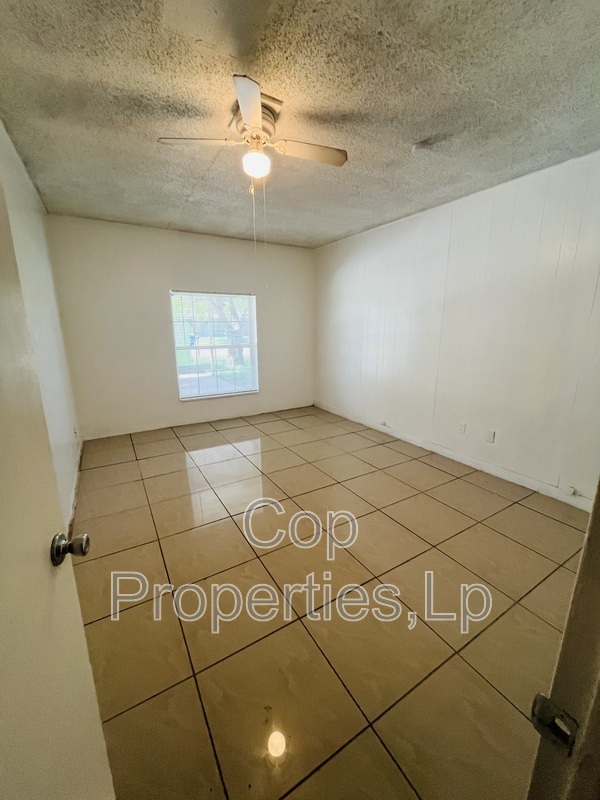 Foto del edificio - 5115 Crown Ln