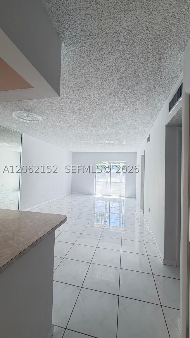 Building Photo - 120 Royal Palm Rd