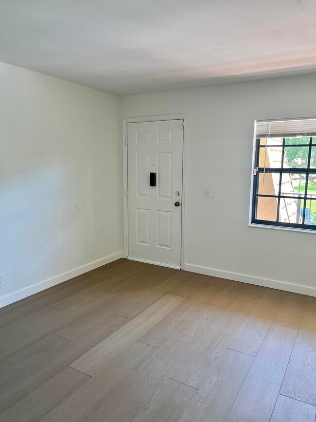 Building Photo - 4243 Oak Terrace Dr