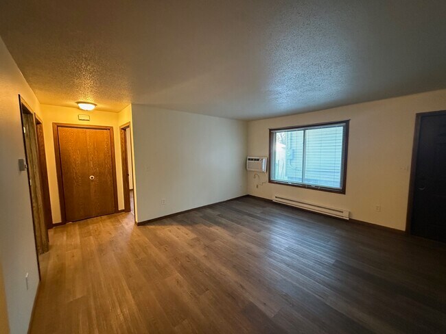 Building Photo - 1035 Green Bay St