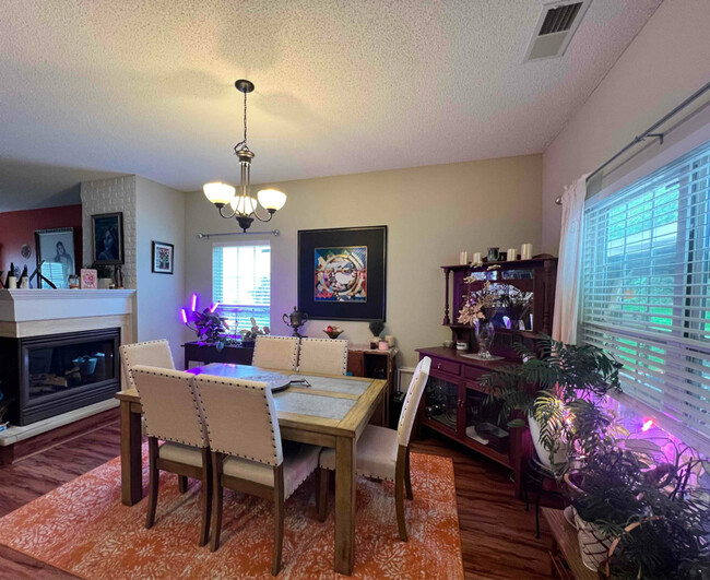 Foto del edificio - 3430 Summerfield Ridge Ln