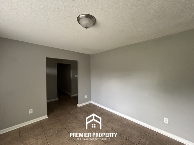 Photo - Massive 5BR/3BA Estate in 38125 | 2,700+ SQ FT, Vaulted Ceilings & Tile Floors House