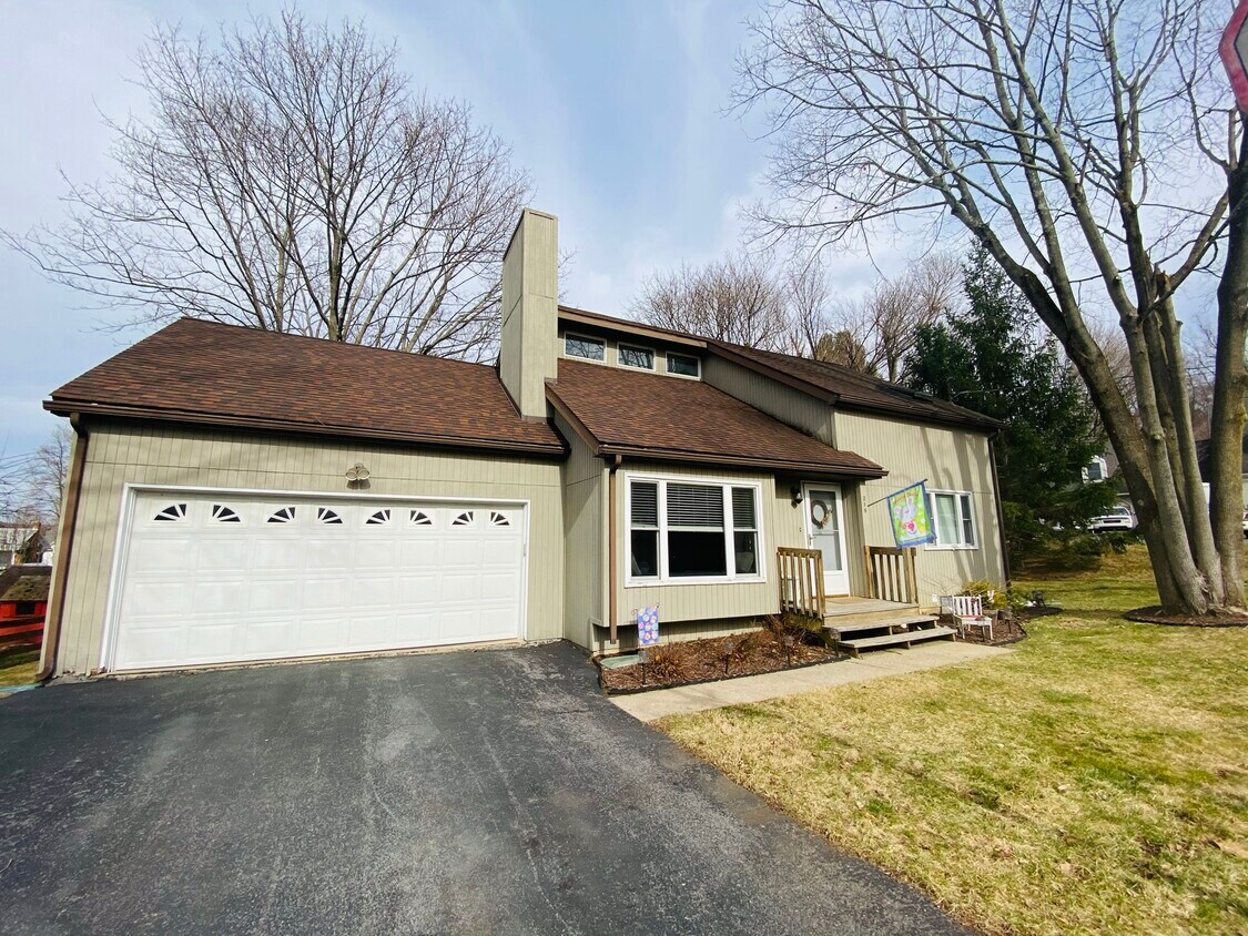 219 Woodmont St, Boalsburg, PA 16827 House for Rent in Boalsburg, PA