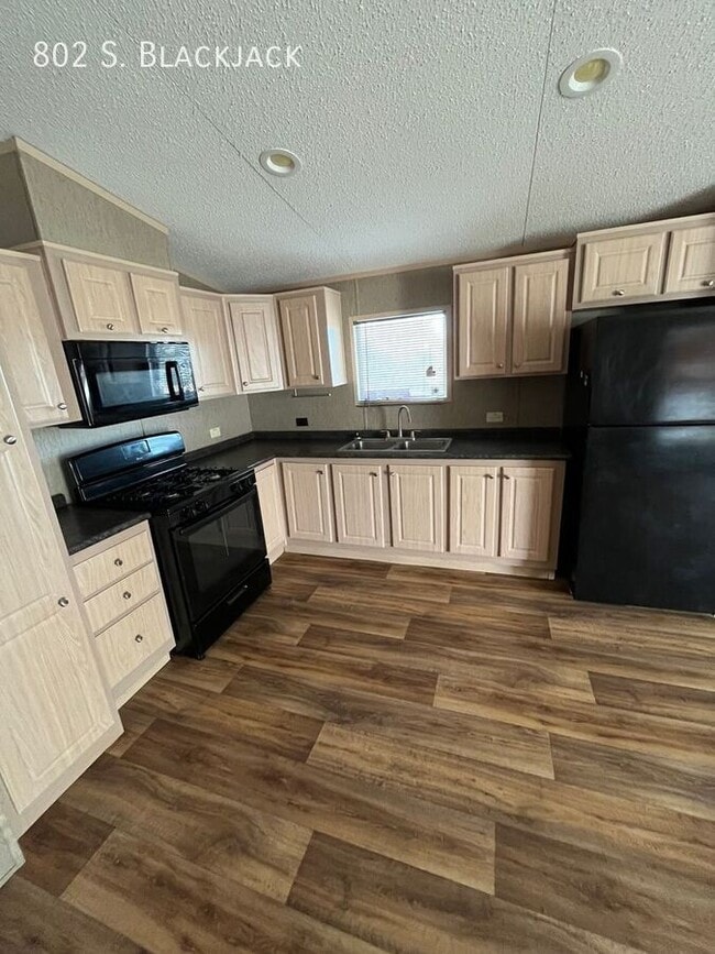 Building Photo - 802 S. Blackjack-