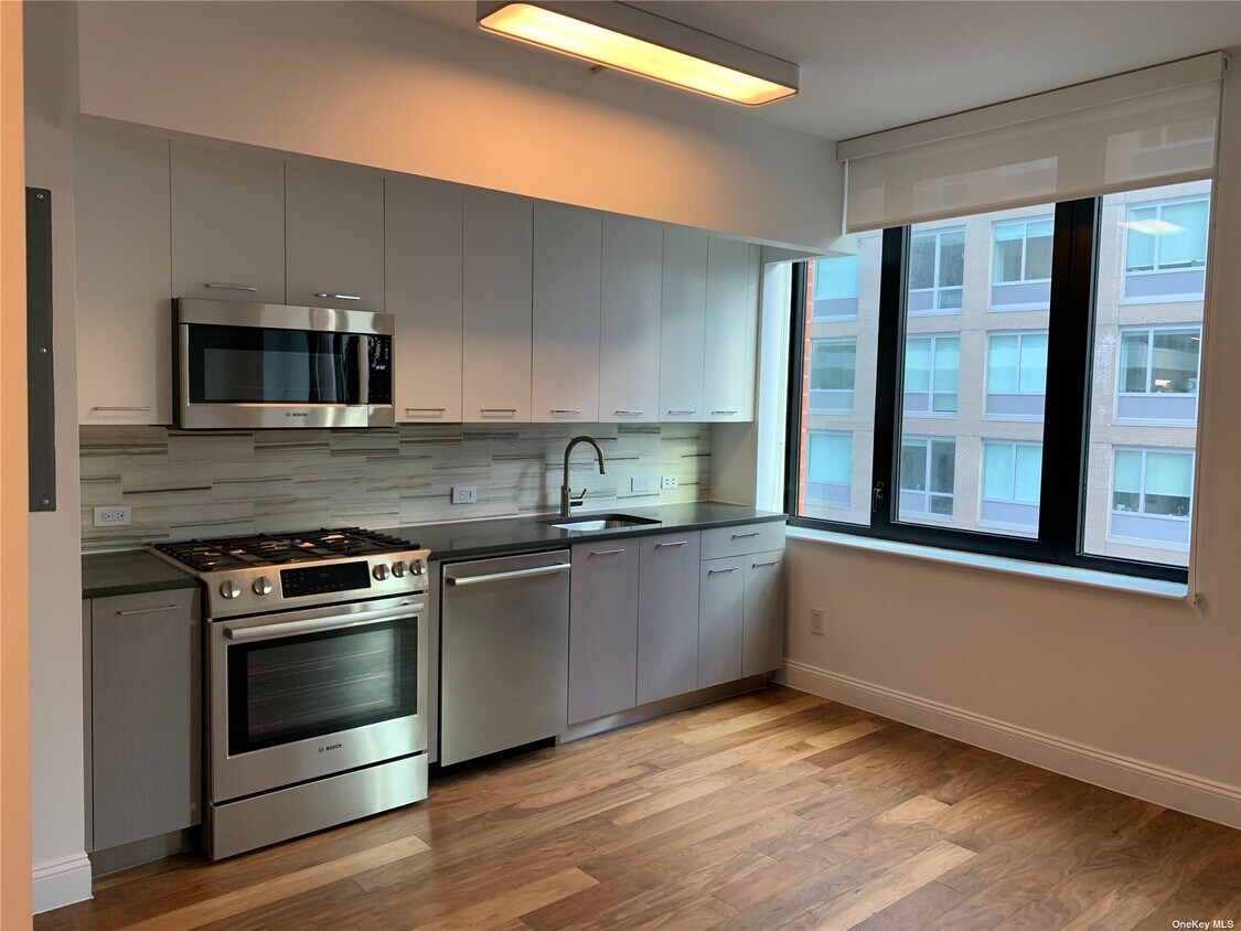 Foto principal - 42-14 Crescent St