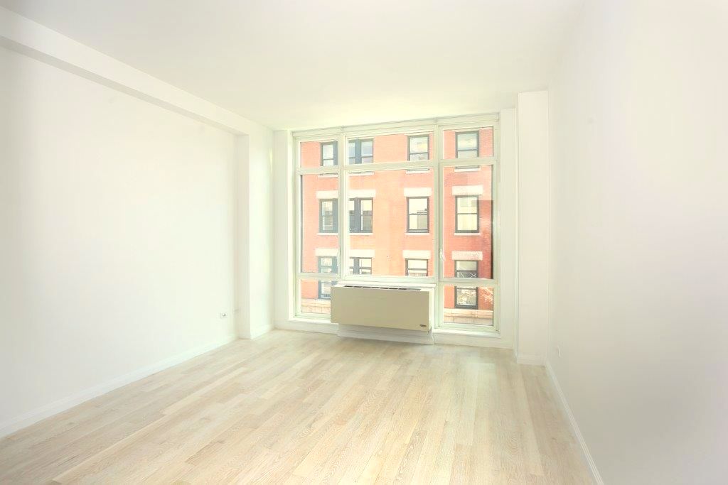 Primary Photo - 51 Thompson St
