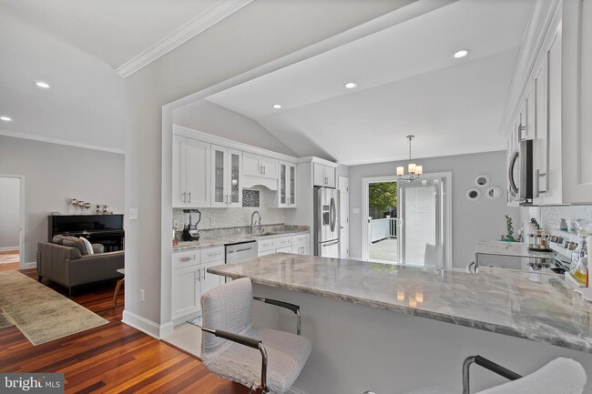 Building Photo - 210 Europa Ct