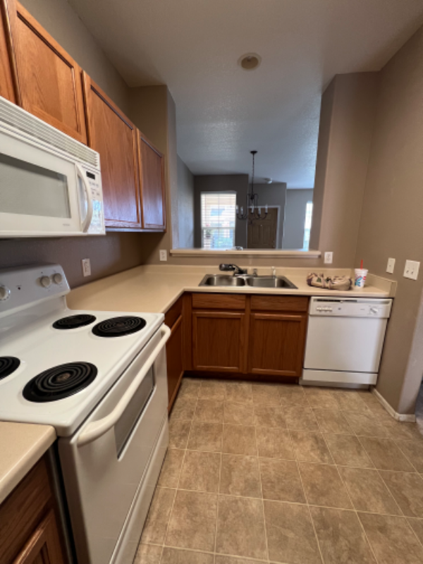 Building Photo - 184 Blue Bonnet Dr