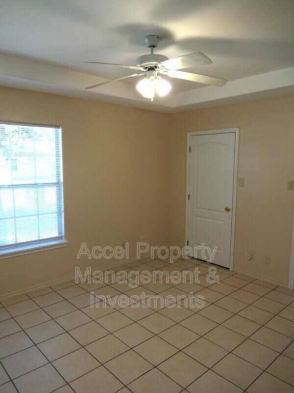 Building Photo - 2505 Redbud