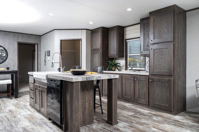 Foto del edificio - 1800 N Live Oak St