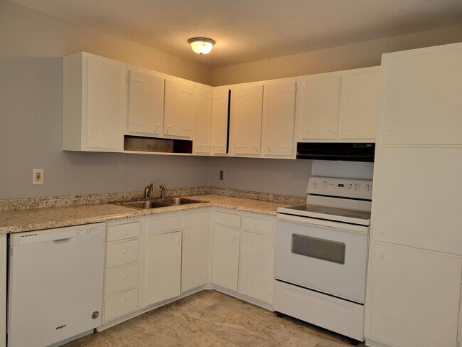 Building Photo - 5033 Ashton Rd