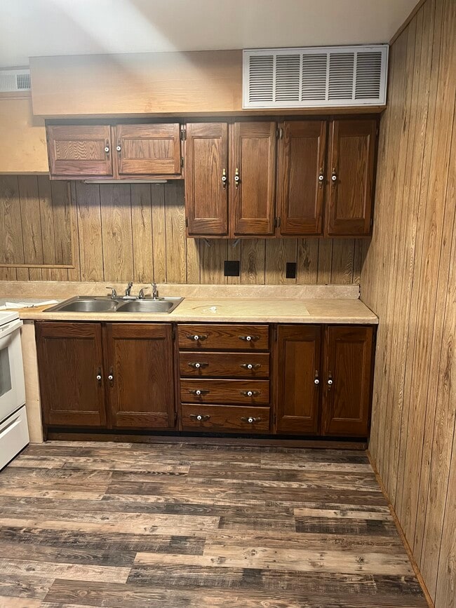 Building Photo - 229 N Duncan St