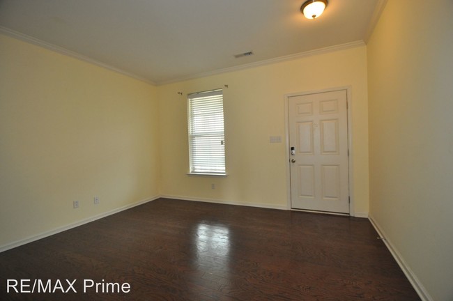 Building Photo - 4 br, 3.5 bath House - 41 KILVERSTONE WAY