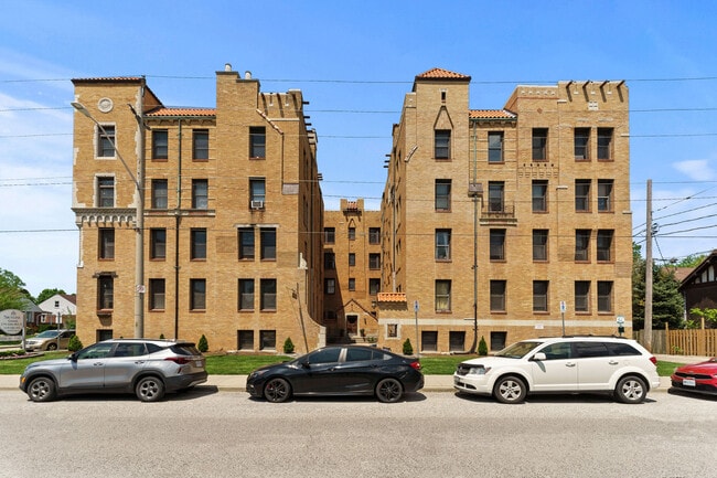 Building Photo - Granada Apartments