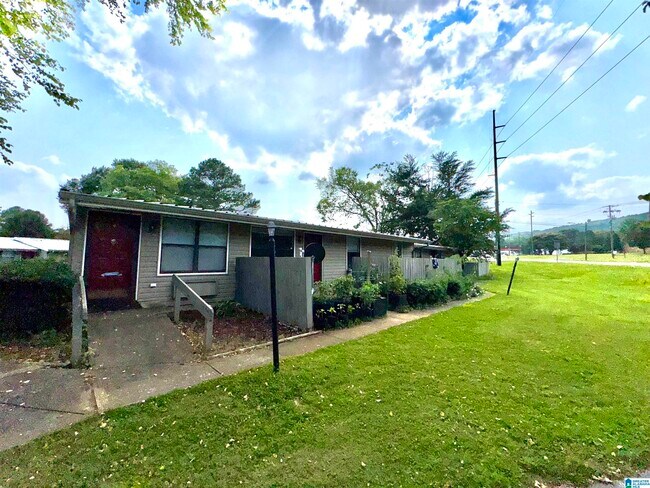 Foto del edificio - 1700 Greenbrier Dear Rd
