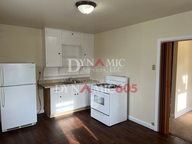 Building Photo - 403 S Wayland Ave