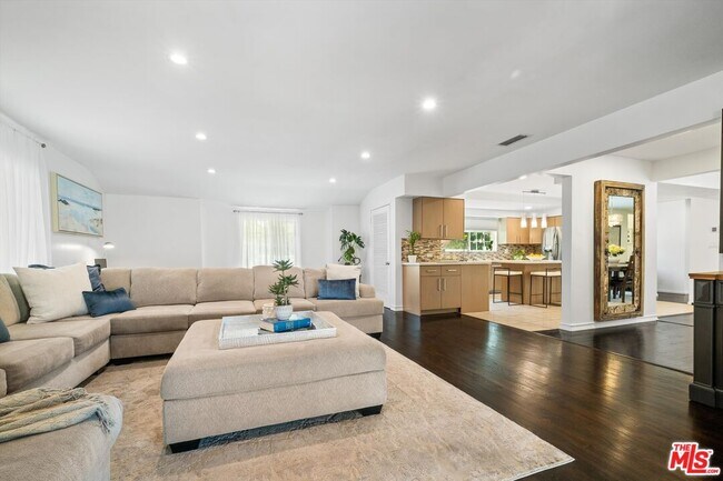 Foto del edificio - 9231 White Oak Ave