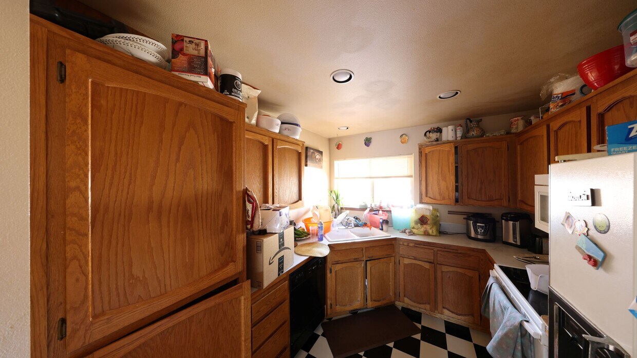 Foto del edificio - 3 Bed 2.5 Bath - Pet Friendly - Deck - Gar...