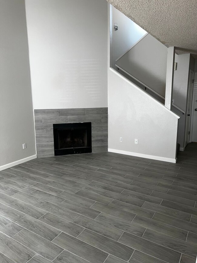 Building Photo - 817 Quail Ln