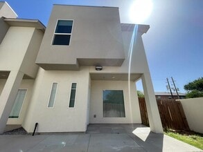 Building Photo - 504 Gale Ct