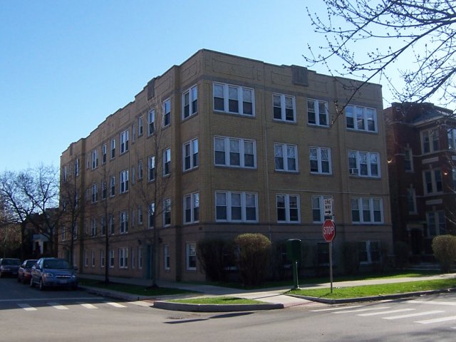 Building Photo - 4554 N Maplewood Ave