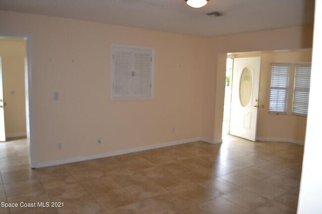 Building Photo - 2685 King Richard Rd