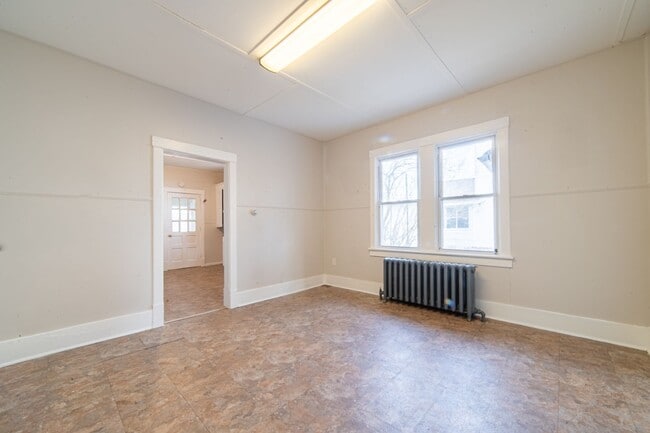 Building Photo - 426 W Peach St