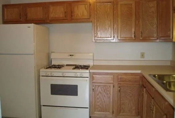 Building Photo - 200 N Crestlane Dr