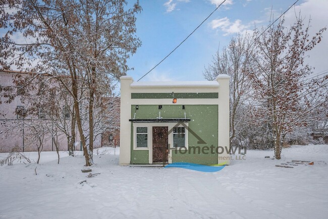 Building Photo - Upscale Downtown Priest River Living - 1 B...