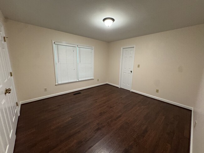 Building Photo - 219 Larkfield Rd