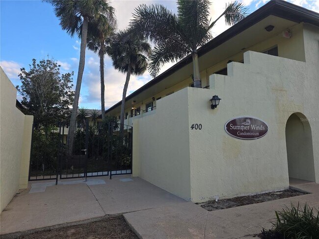 Foto del edificio - 400 Oakridge Blvd