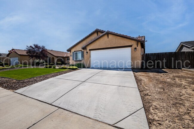 Foto del edificio - 3 Bedroom/2 Bath Home in Tyner Ranch - $22...