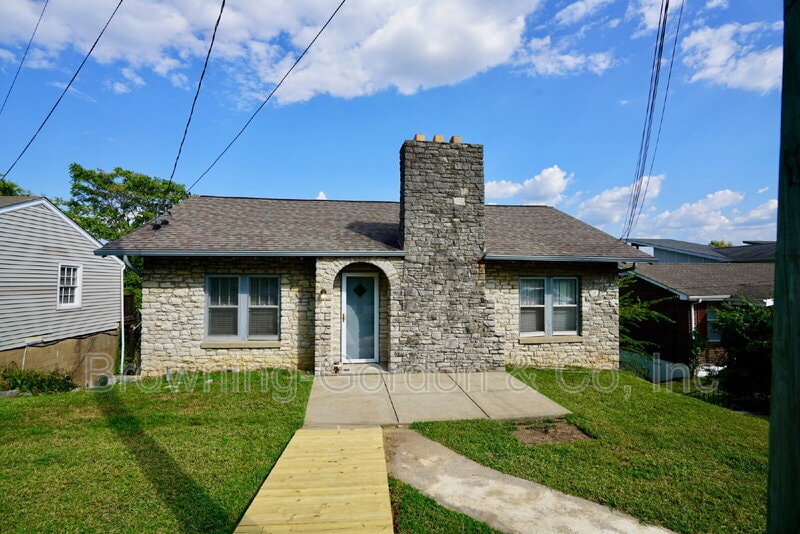 Primary Photo - 2106 Eastwood Ave