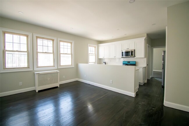 Building Photo - 840 Seaman Ave