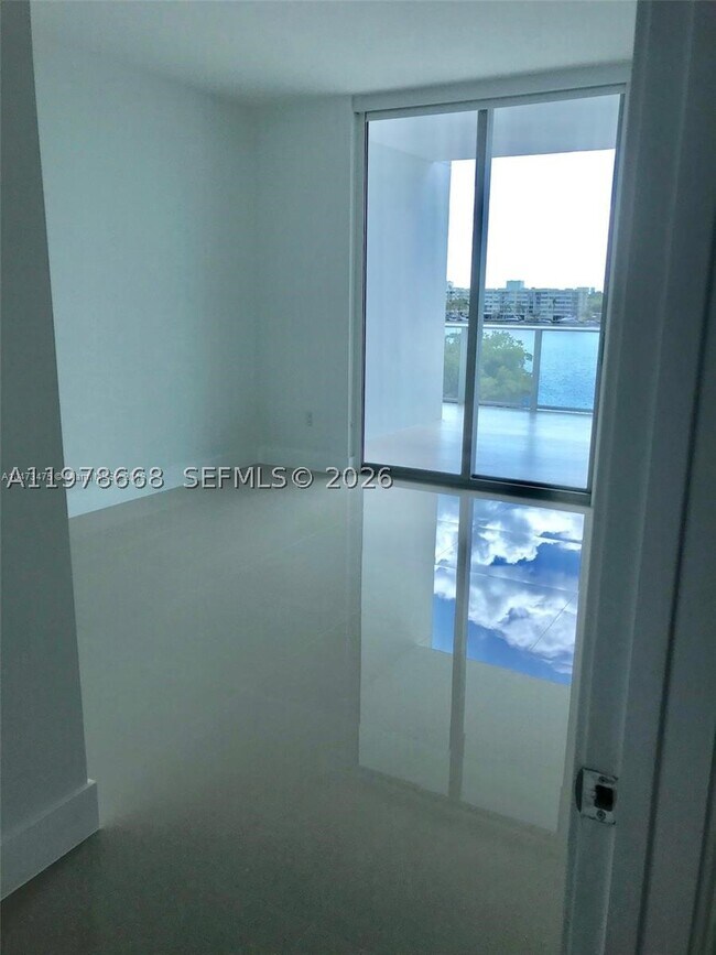 Foto del edificio - 17111 Biscayne Blvd