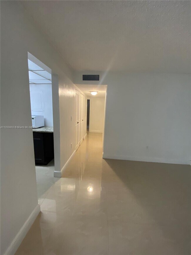 Foto del edificio - 9441 SW 4th St