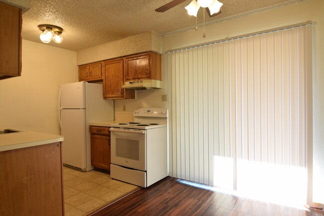 Building Photo - 1626 Kelly Dr