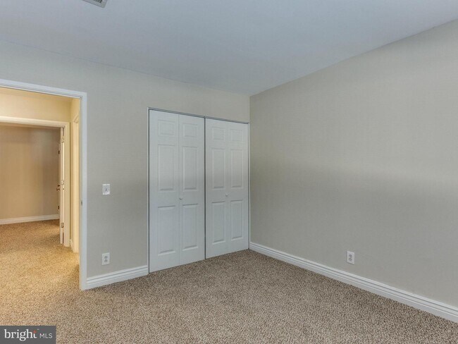 Building Photo - 2486 Glengyle Dr