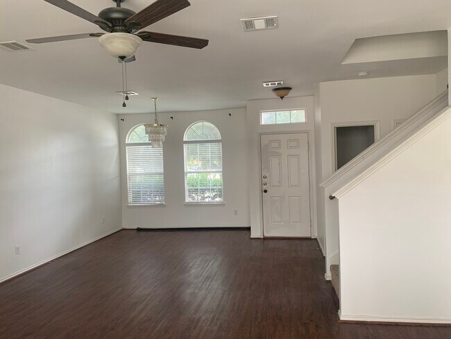 Foto del edificio - 3204 Paradise Valley Dr