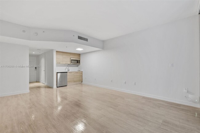 Building Photo - 1756 N Bayshore Dr