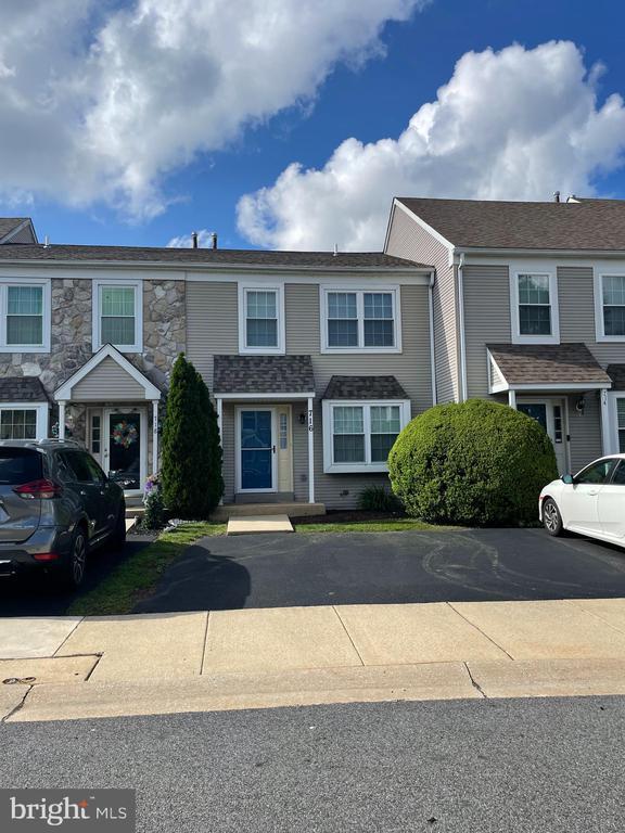 Foto del edificio - 716 Heather Ln