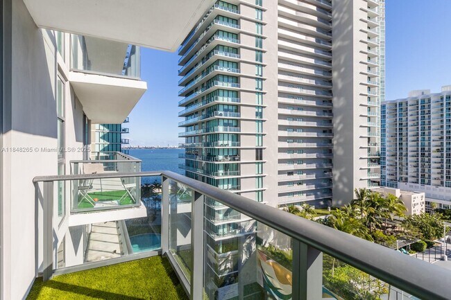Foto del edificio - 501 NE 31st St