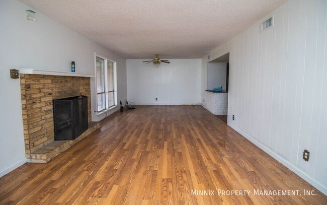 Building Photo - 1906 N Pecos St