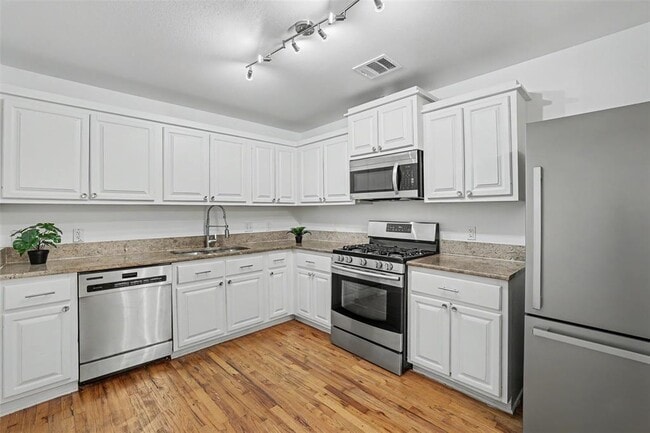 Building Photo - 6307 Chesterfield Ave