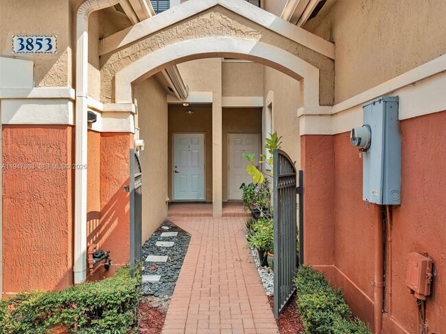 Foto del edificio - 3853 Tree Top Dr