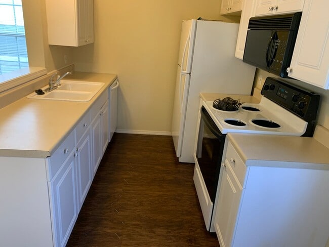 Building Photo - For Lease | Pratville | Available Now!