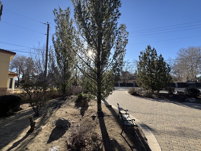 Building Photo - 4400 Lakeside Dr