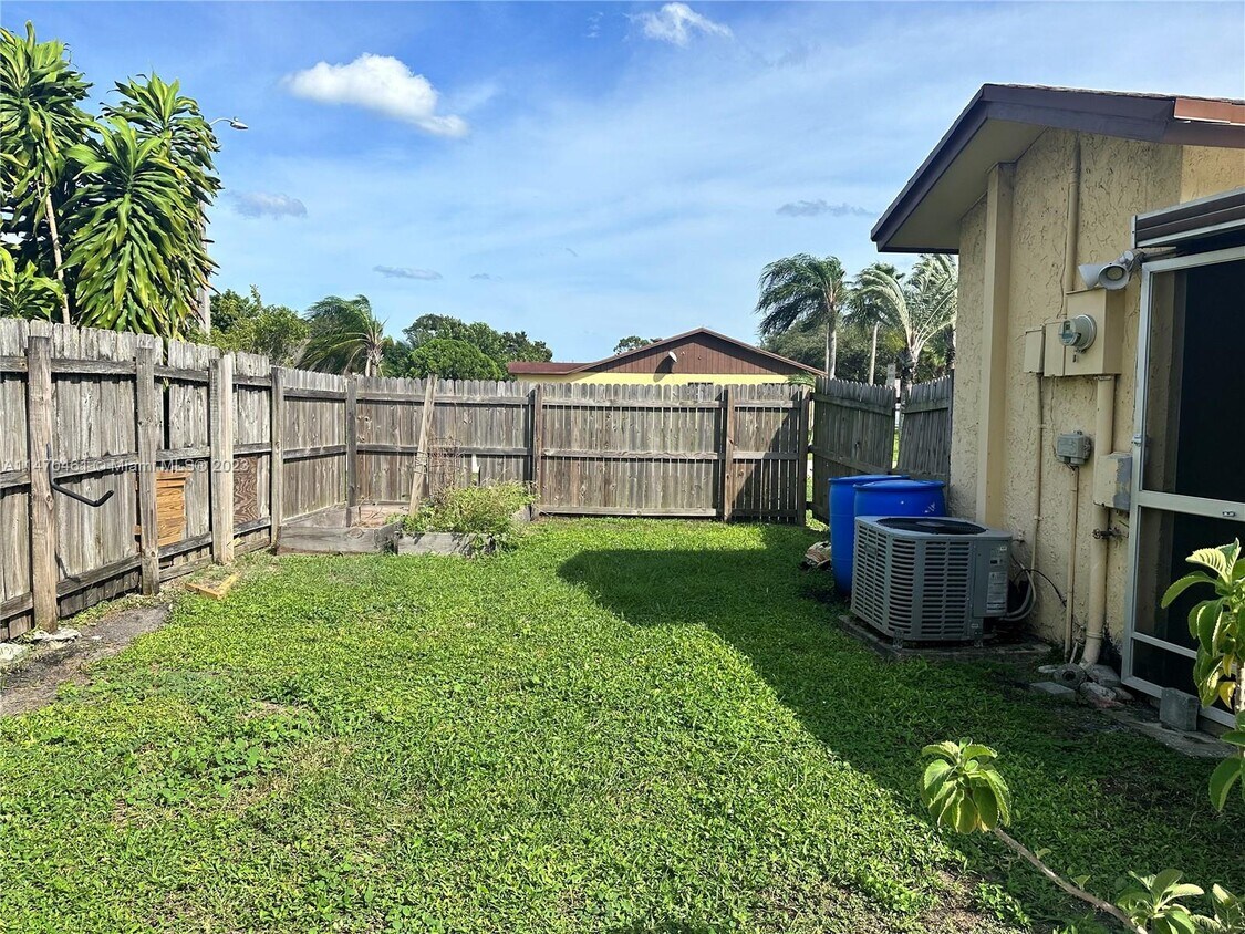 401 NW 43rd St, Deerfield Beach, FL 33064 Townhome Rentals in Deerfield Beach FL